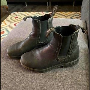 Women’s blundstones